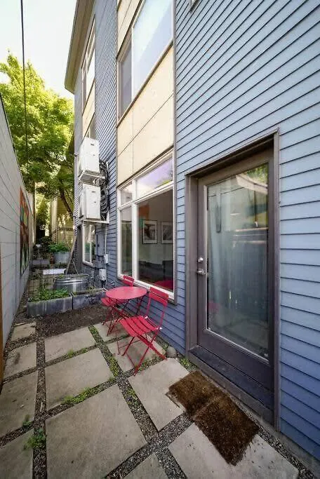 #Stayinmydistrict Buckman Open Loft-Style Townhome Portland